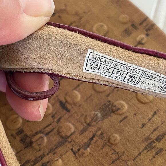 Vionic Red Patent leather flip flops size 10 - Picture 9 of 12